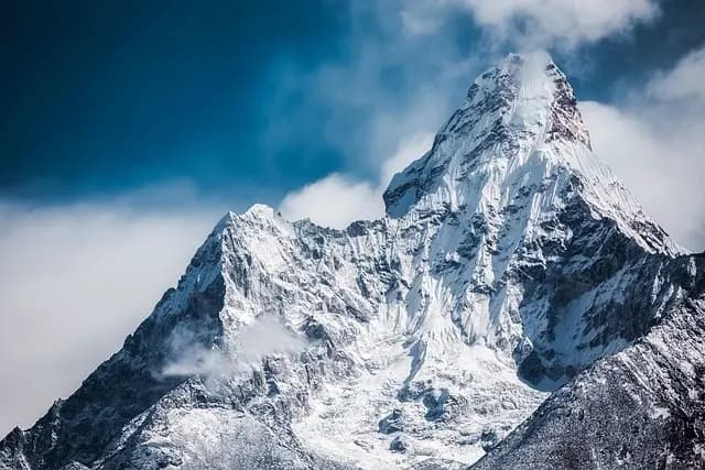 Explorer les Montagnes Mystiques : Voyagez dans l'Himalaya
