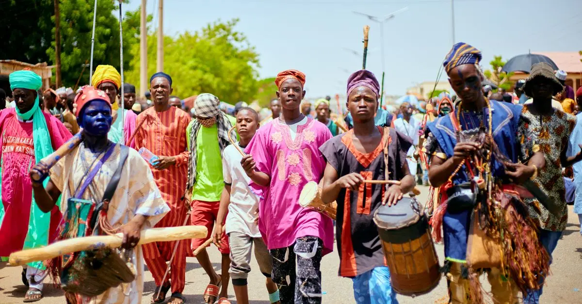 Voyage en Immersion Culturelle : Au Cœur des Traditions